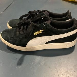 Women’s black puma shoes size 8